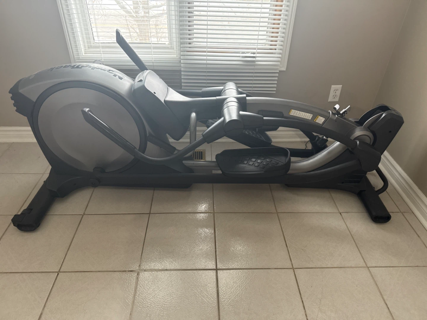 NordicTrack E5.9 Elliptical Machine - photo 2
