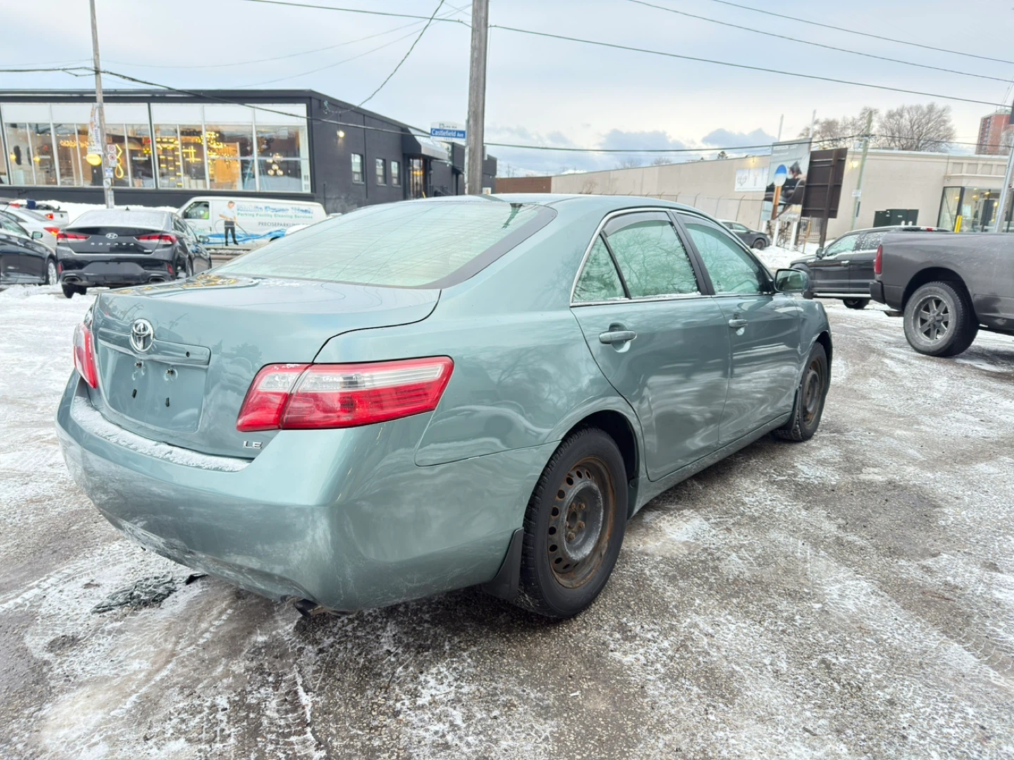 Toyota Camry LE - Green Sedan 134000KM - photo 4