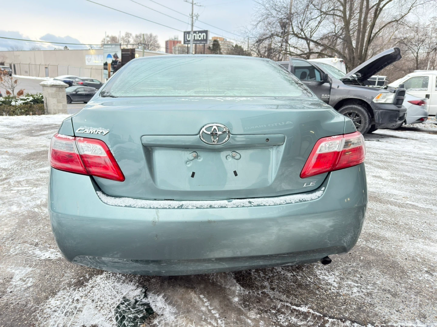 Toyota Camry LE - Green Sedan 134000KM - photo 5