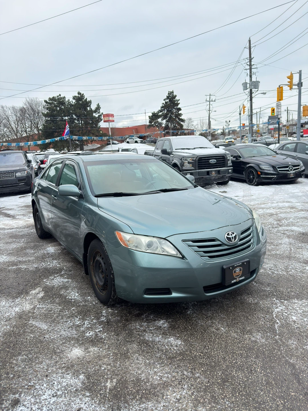 Toyota Camry LE - Green Sedan 134000KM - photo 2