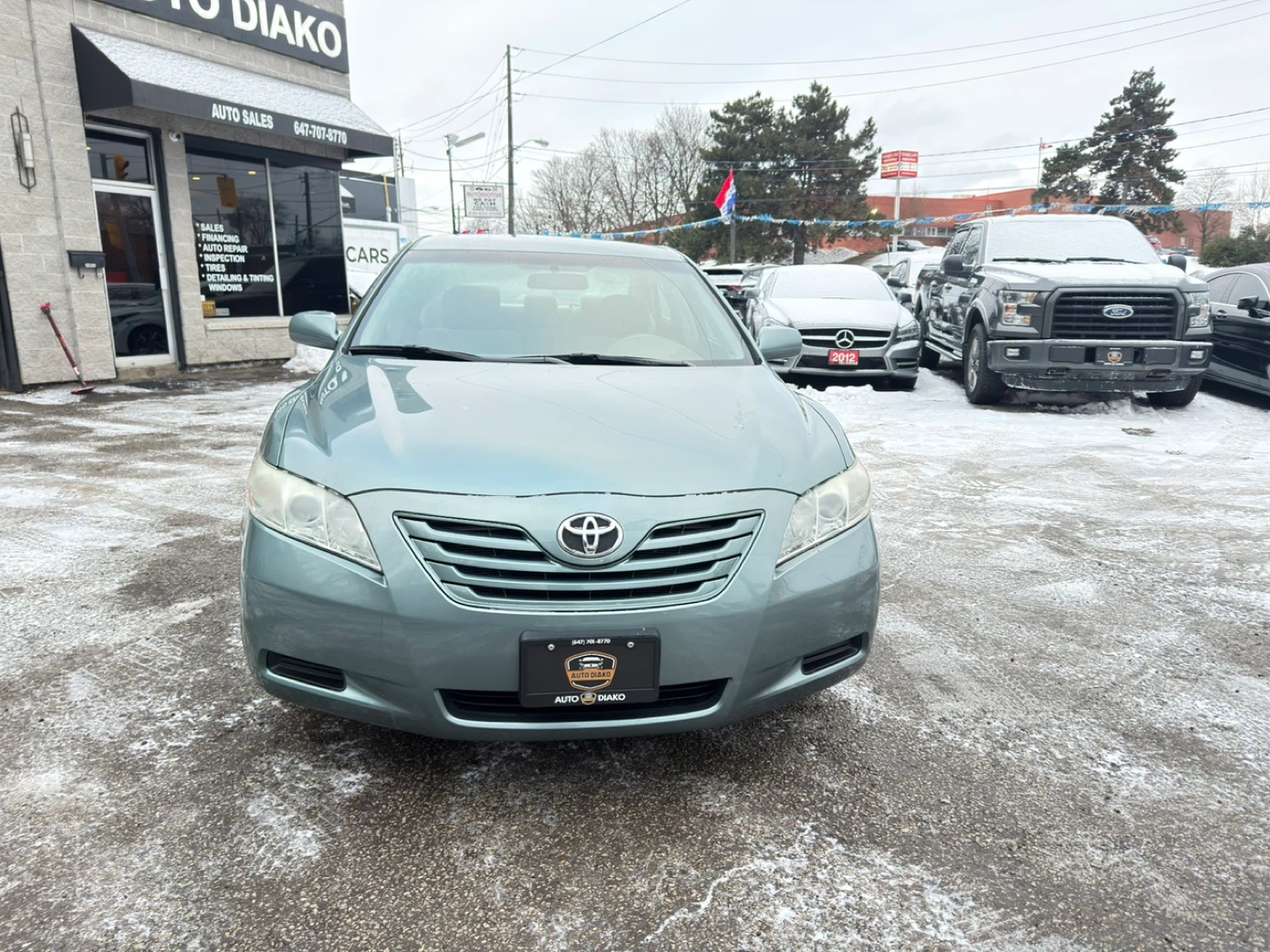 Toyota Camry LE - Green Sedan 134000KM - photo 3