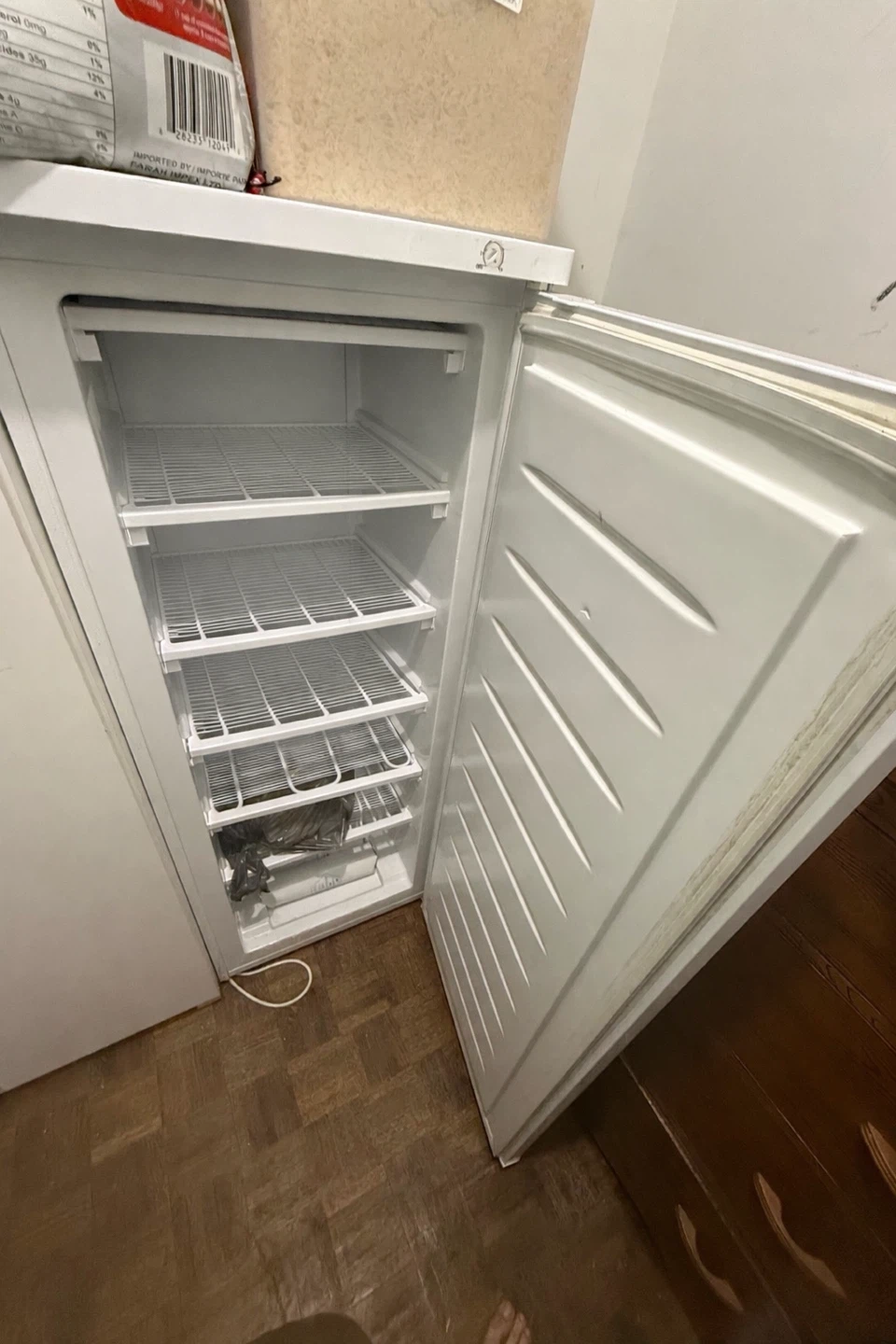 Igloo Compact Upright Freezer - White - photo 2