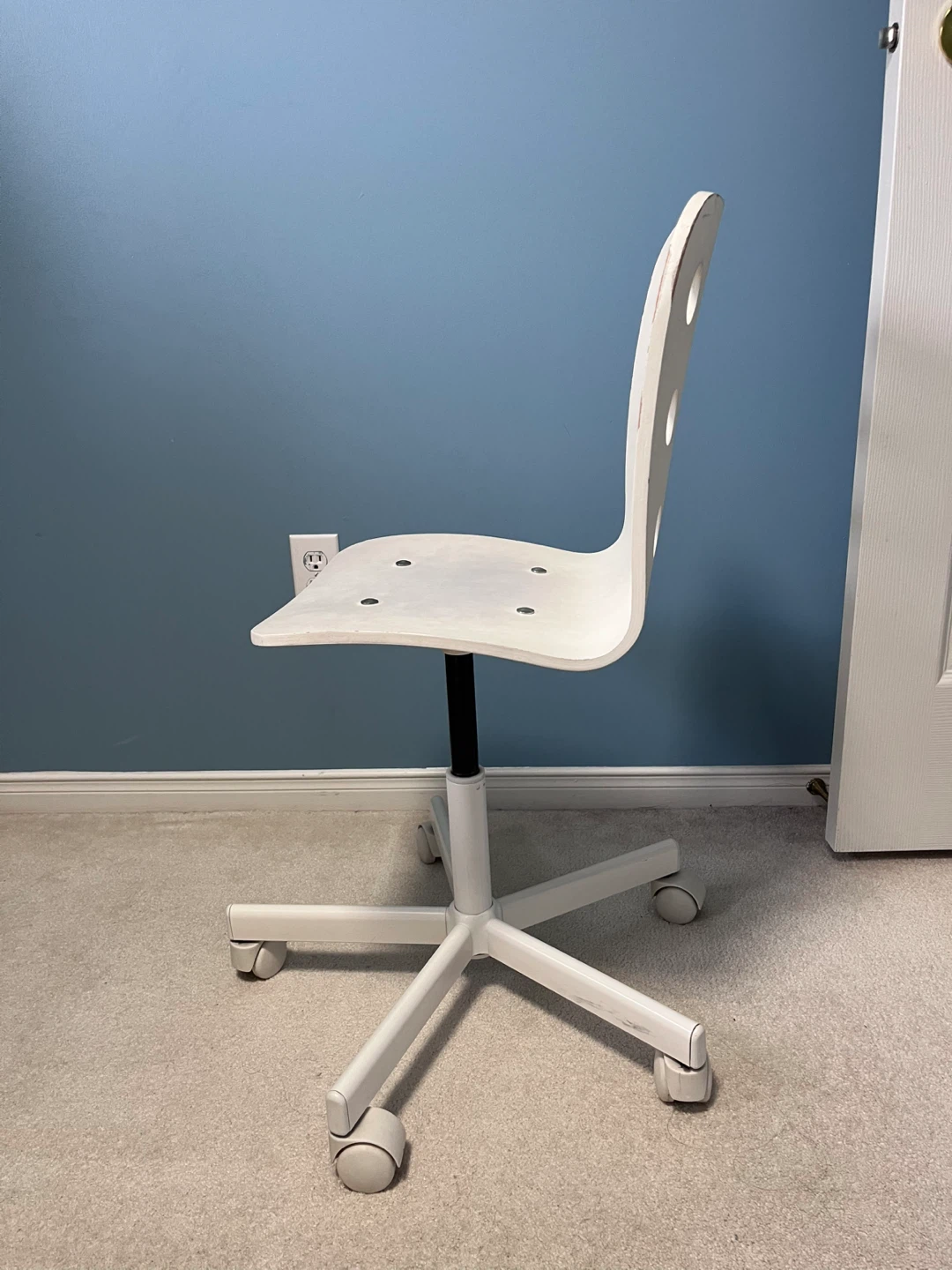 IKEA White Swivel Chair - photo 3