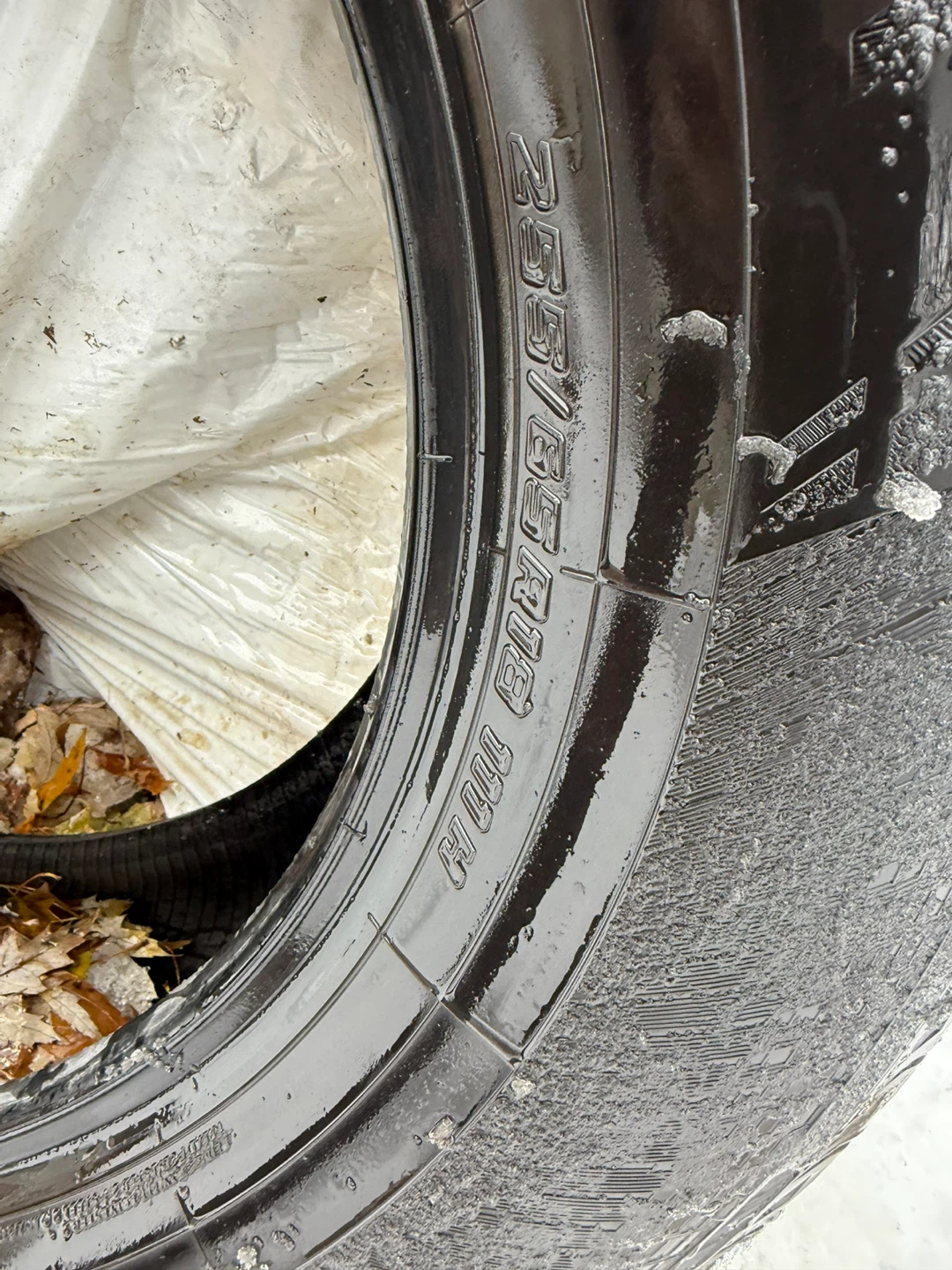 Yokohama IceGuard G075 255/65R18 Tire