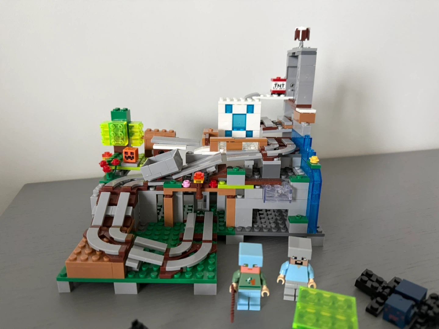 MINEWORLD Building Set – Compatible with Lego
