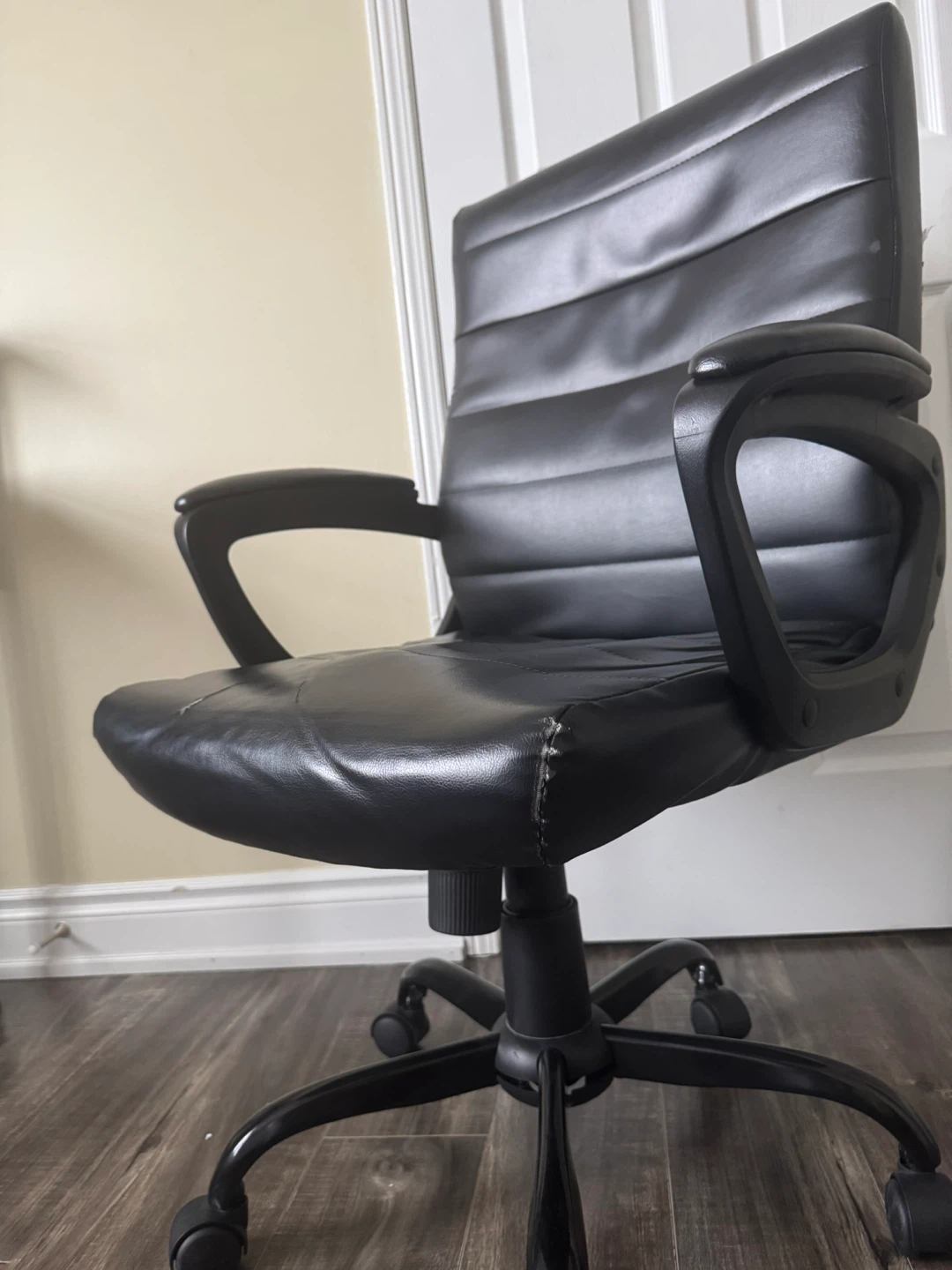 Black Office Chair - photo 3