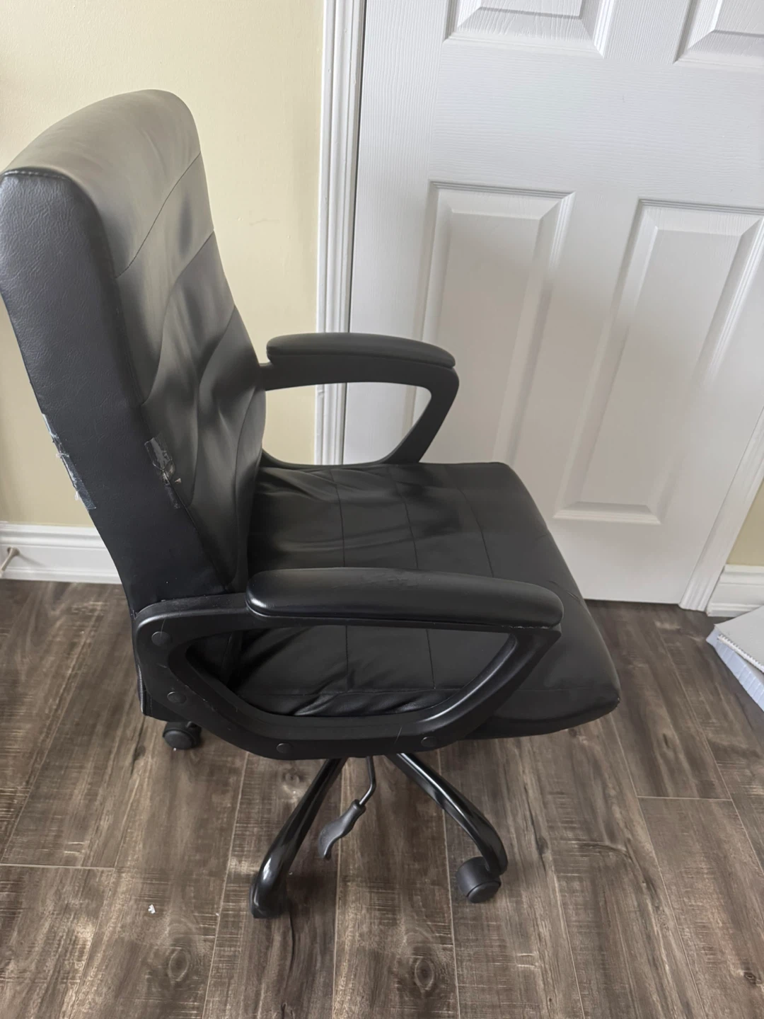 Black Office Chair - photo 4