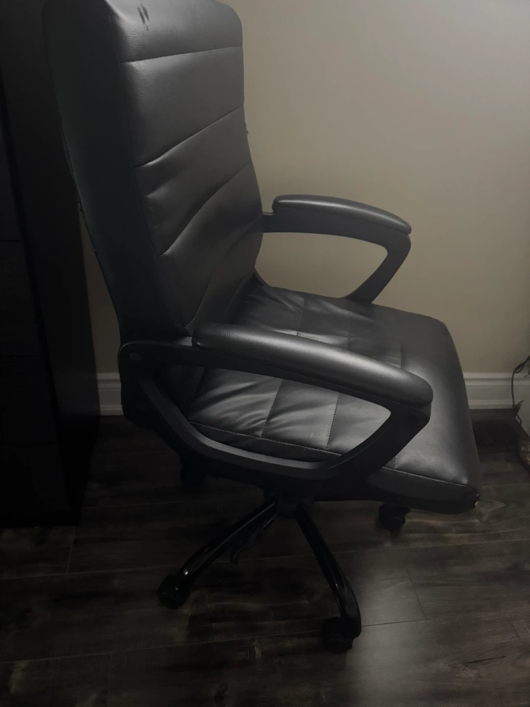 Black Office Chair - photo 4