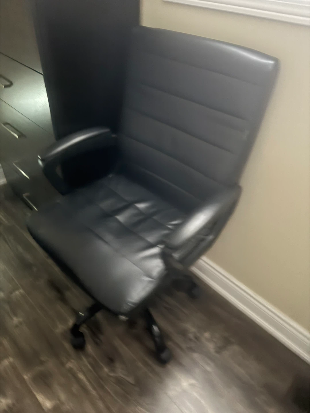 Black Office Chair - photo 2