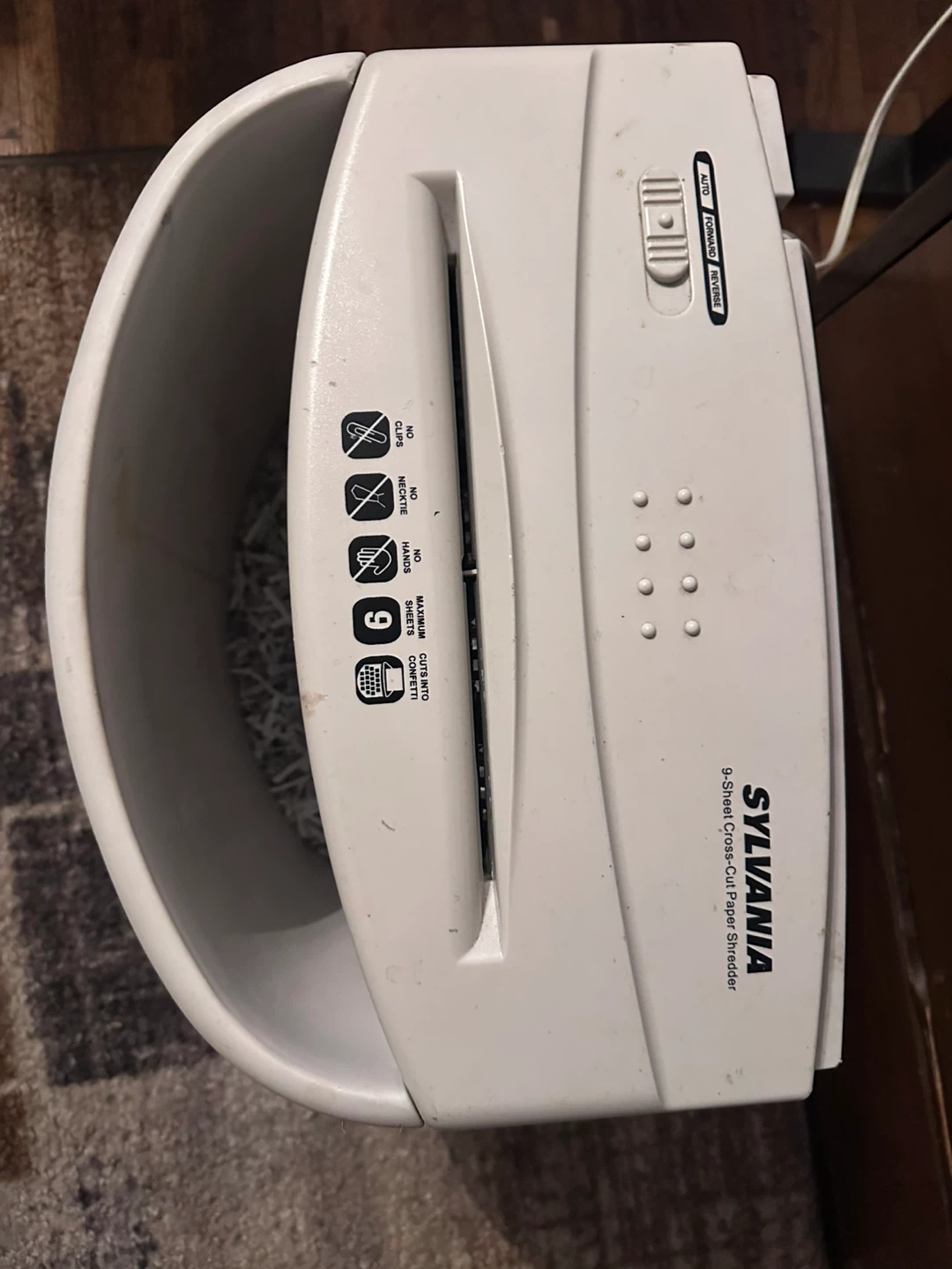 Sylvania 6-Sheet Cross-Cut Paper Shredder - photo 2
