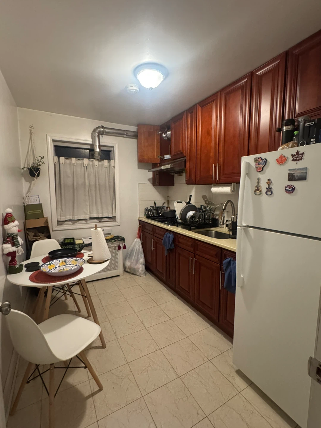 Round White Dining Table with 2 Chairs