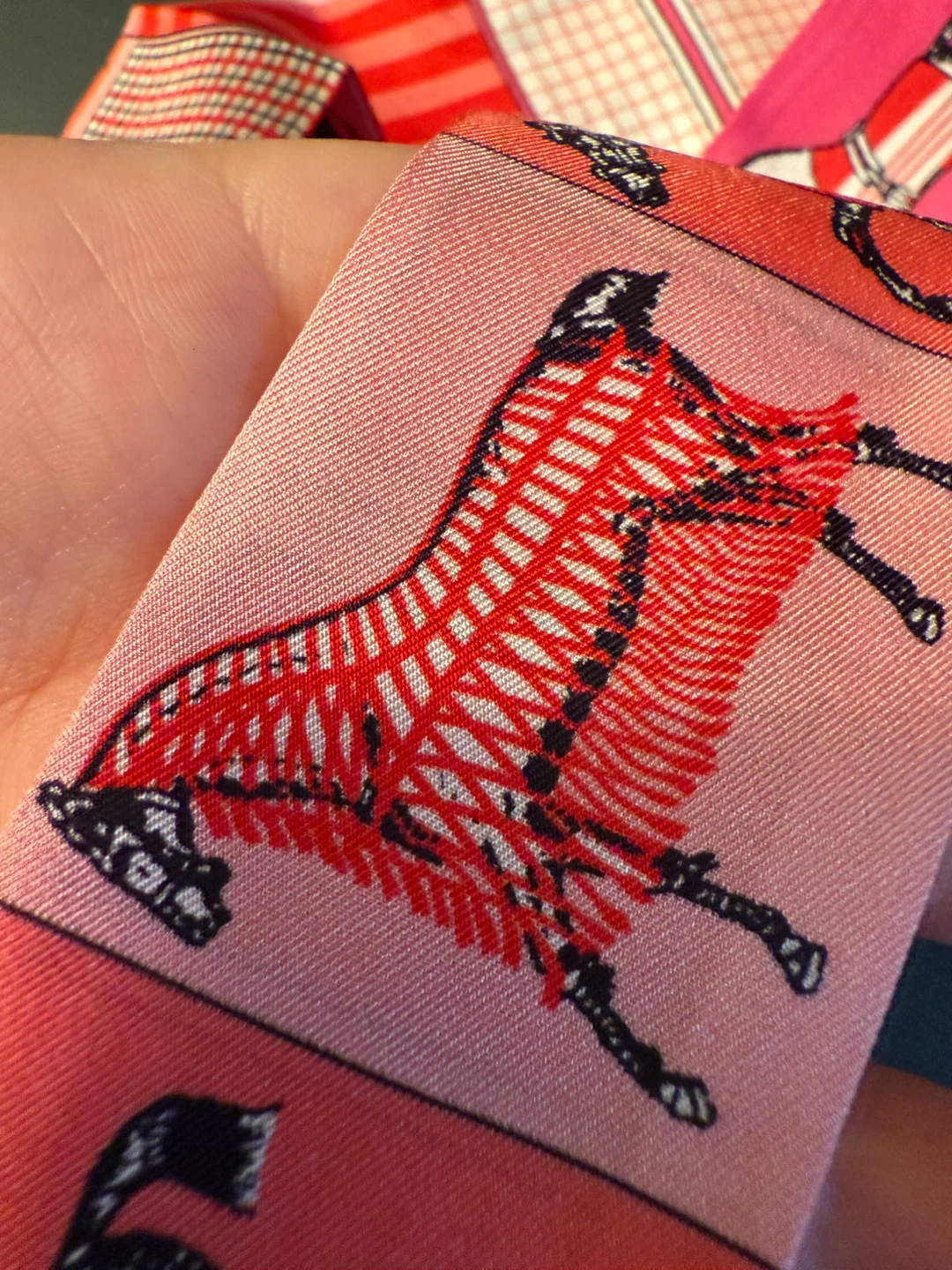 Brand new 100% silk Twilly Scarf - Pink Horse Design - photo 4