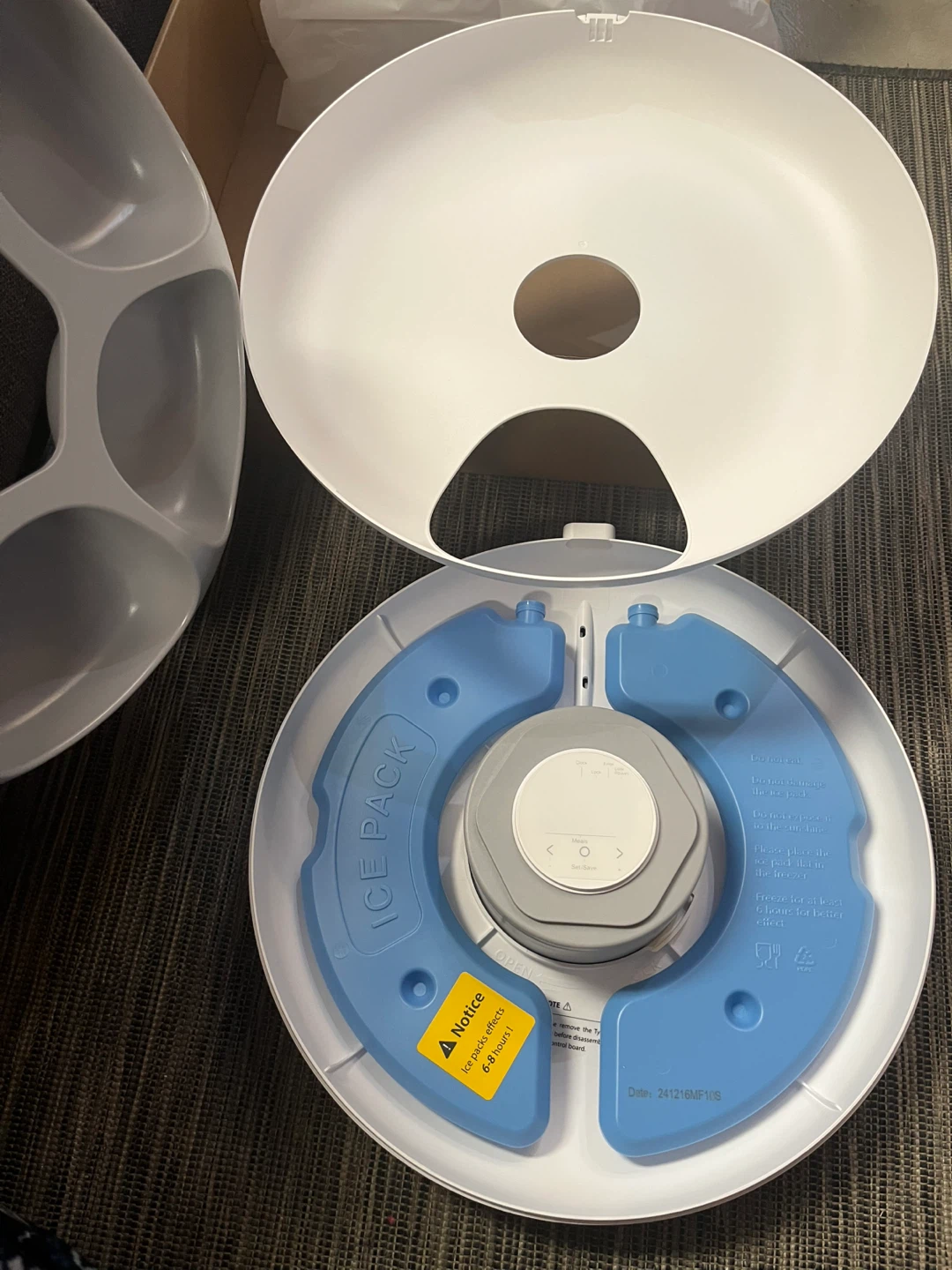 iPettie Donut Frost 6-Meal Automatic Pet Feeder - New - photo 3