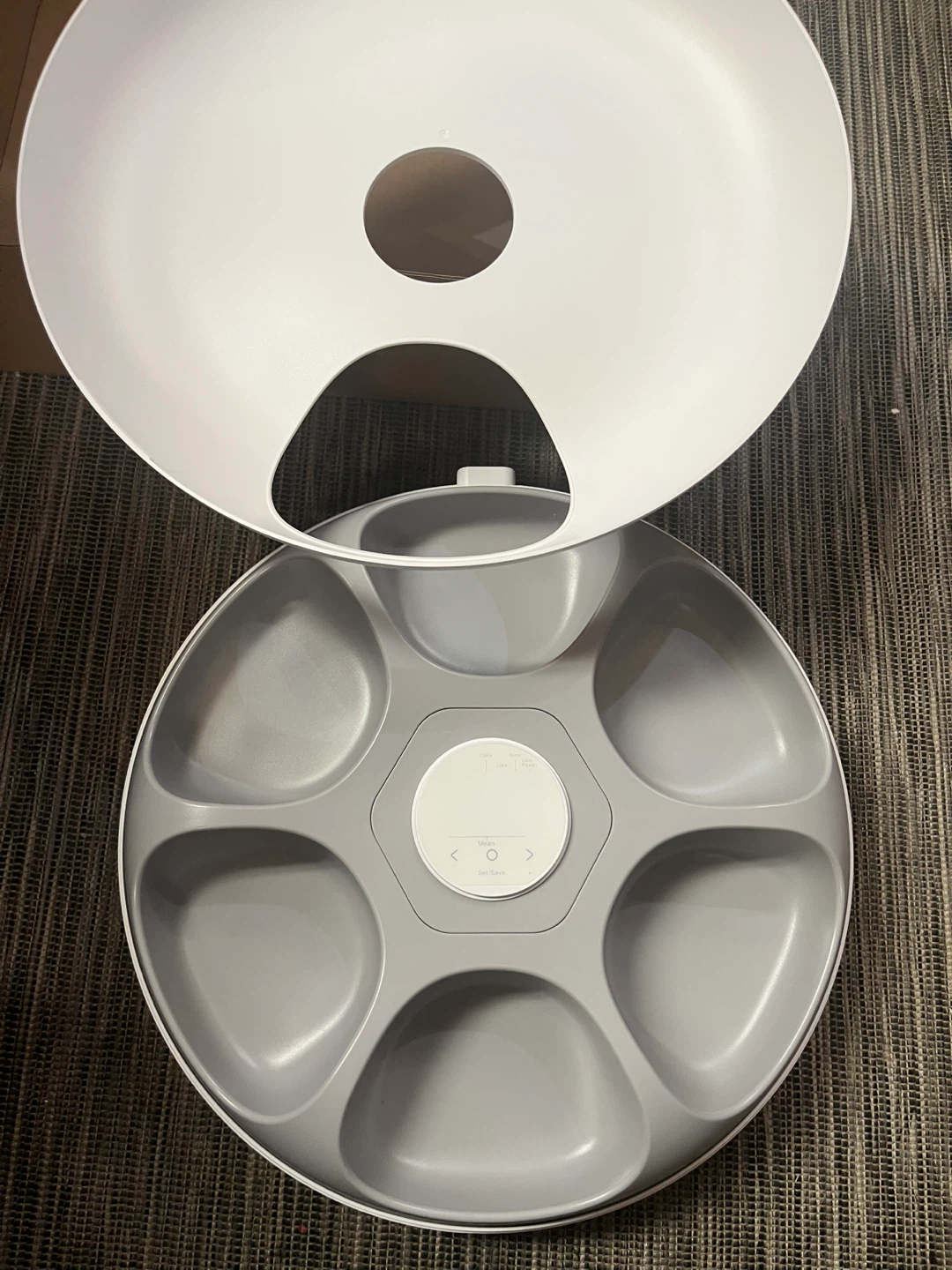 iPettie Donut Frost 6-Meal Automatic Pet Feeder - New - photo 2