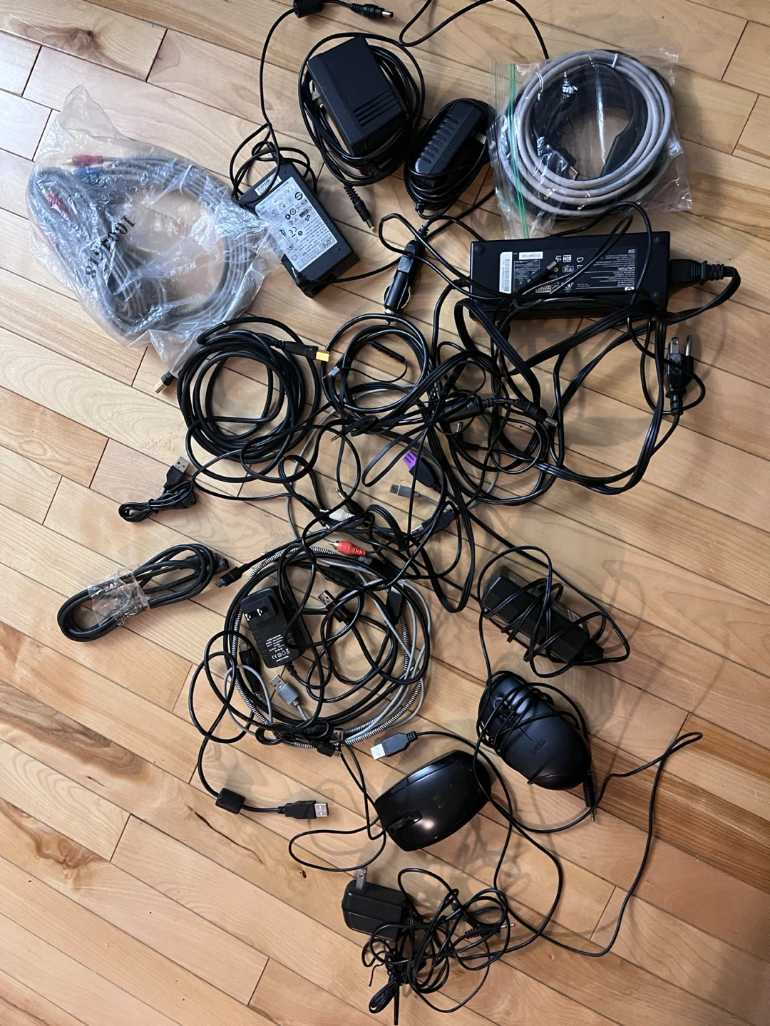 Electronic wires and charger