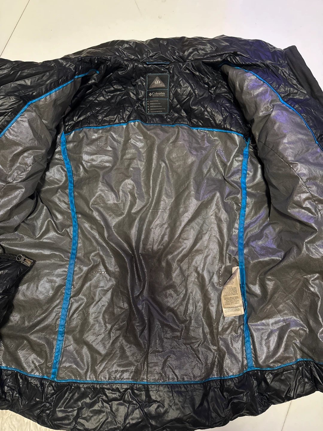 Columbia Black Puffer Jacket, Size M - photo 4