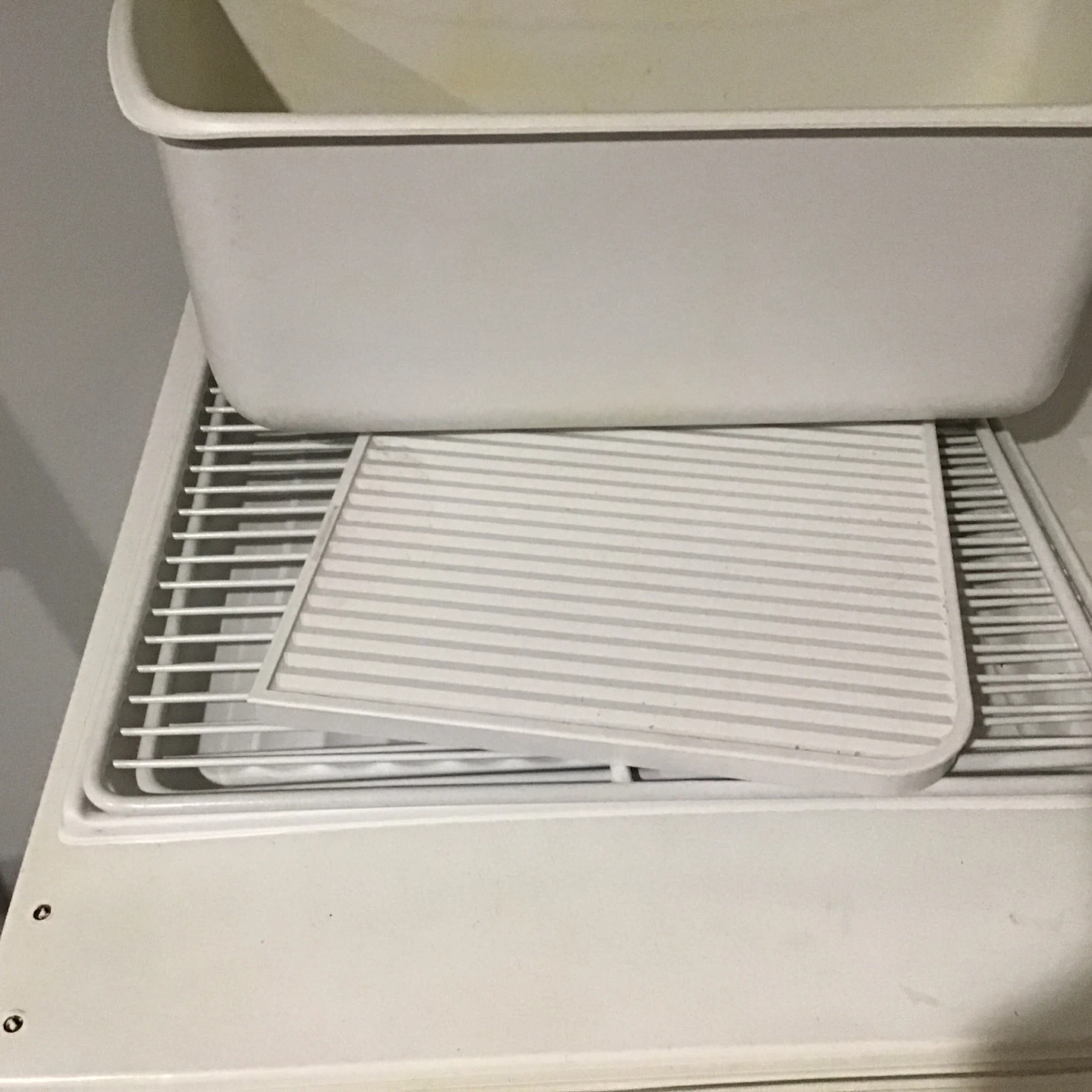 Woods white dorm room fridge with freezer compartment - photo 2