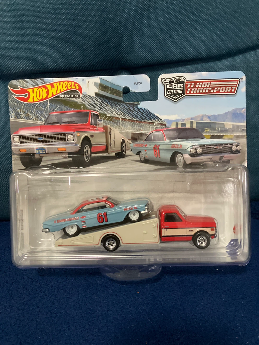 Hot Wheels Team Transport '72 Chevy Ramp Truck & '61 Impala