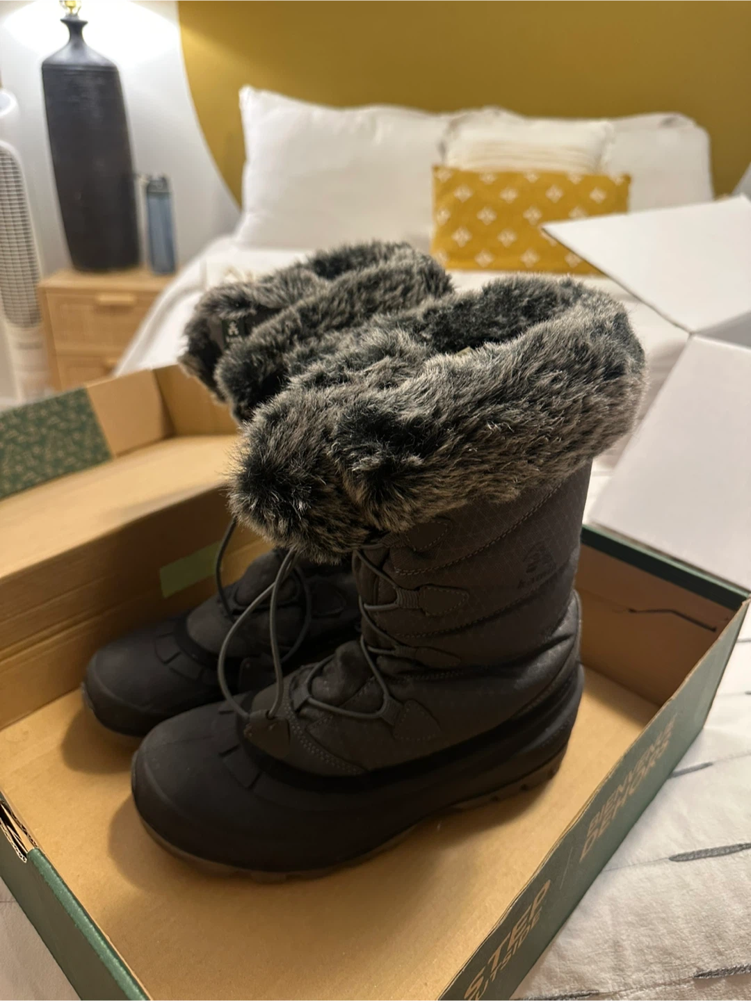 Brand new condition Women Winter Boots - Size 7