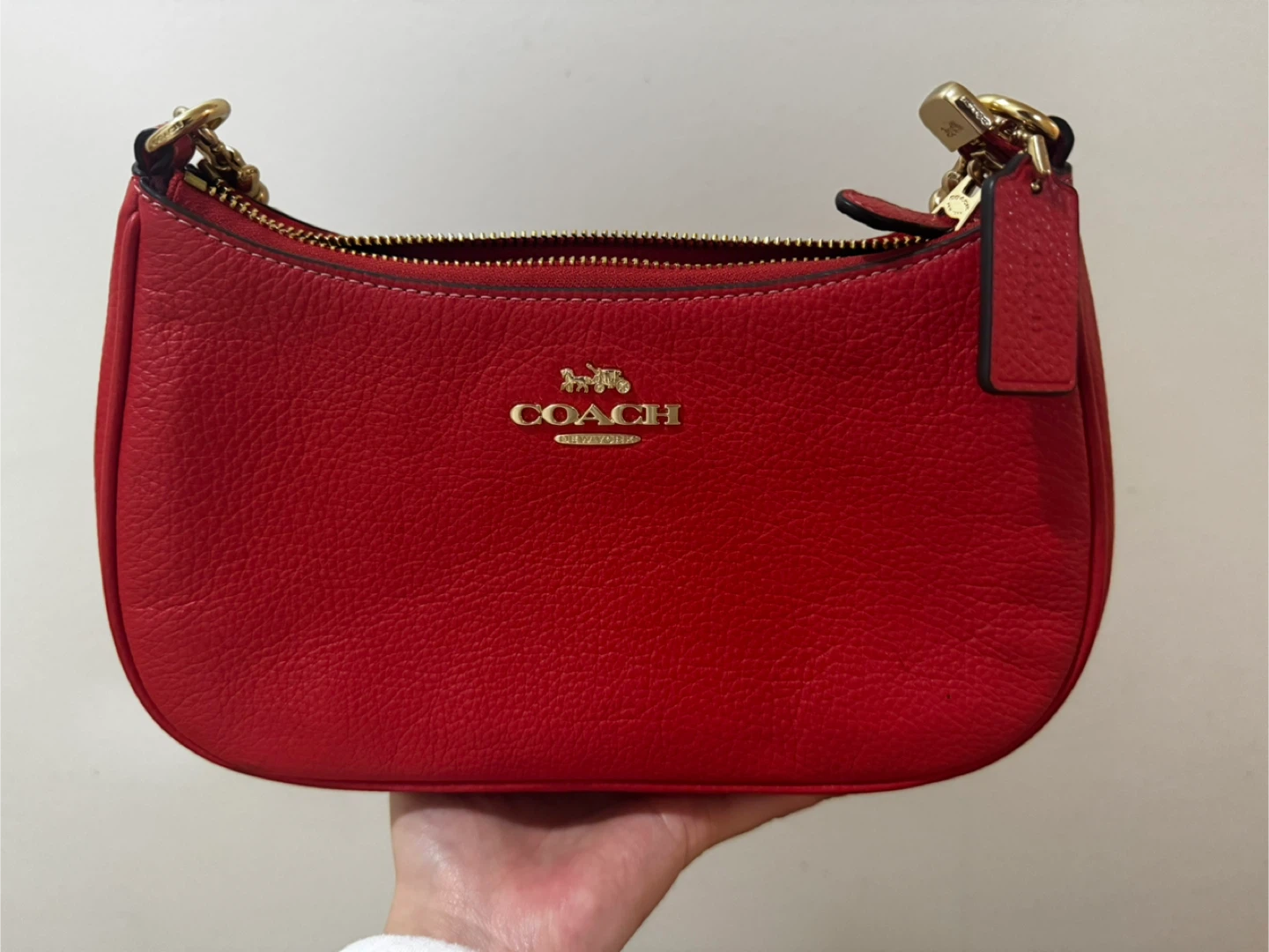 COACH - Teri Shoulder Bag in Red Pebble Leather - photo 4