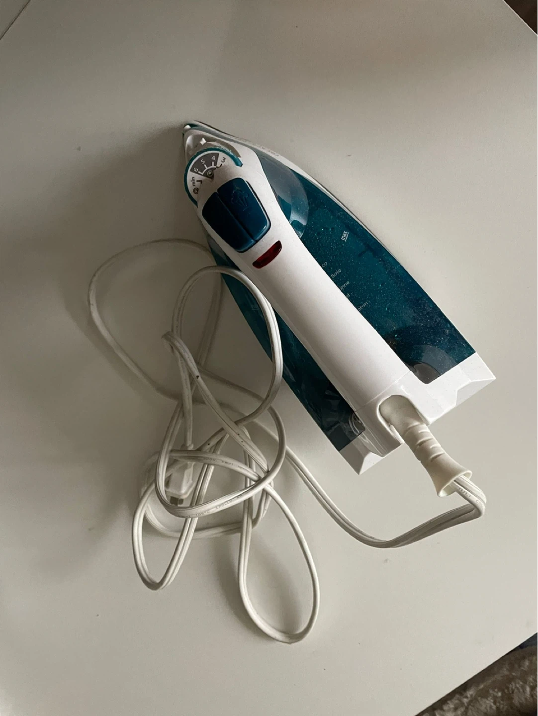 Black+Decker EvenSteam Iron - photo 3