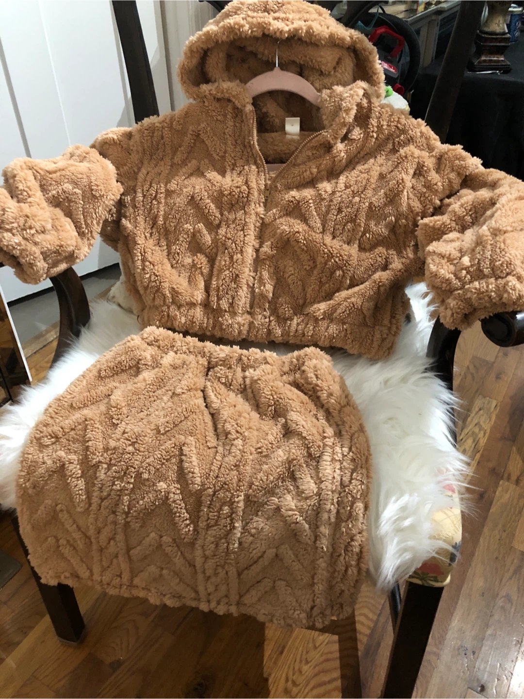 Free-Fuzzy Brown Matching Set #Gifting