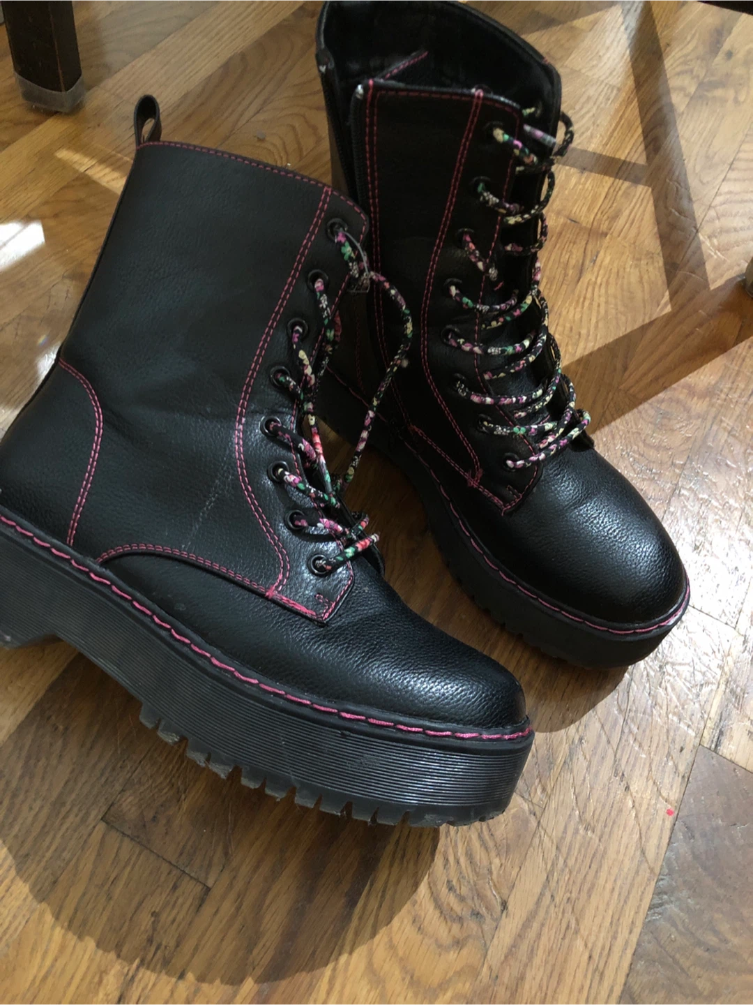 Free Black Platform Boots with Floral Laces #Gifting