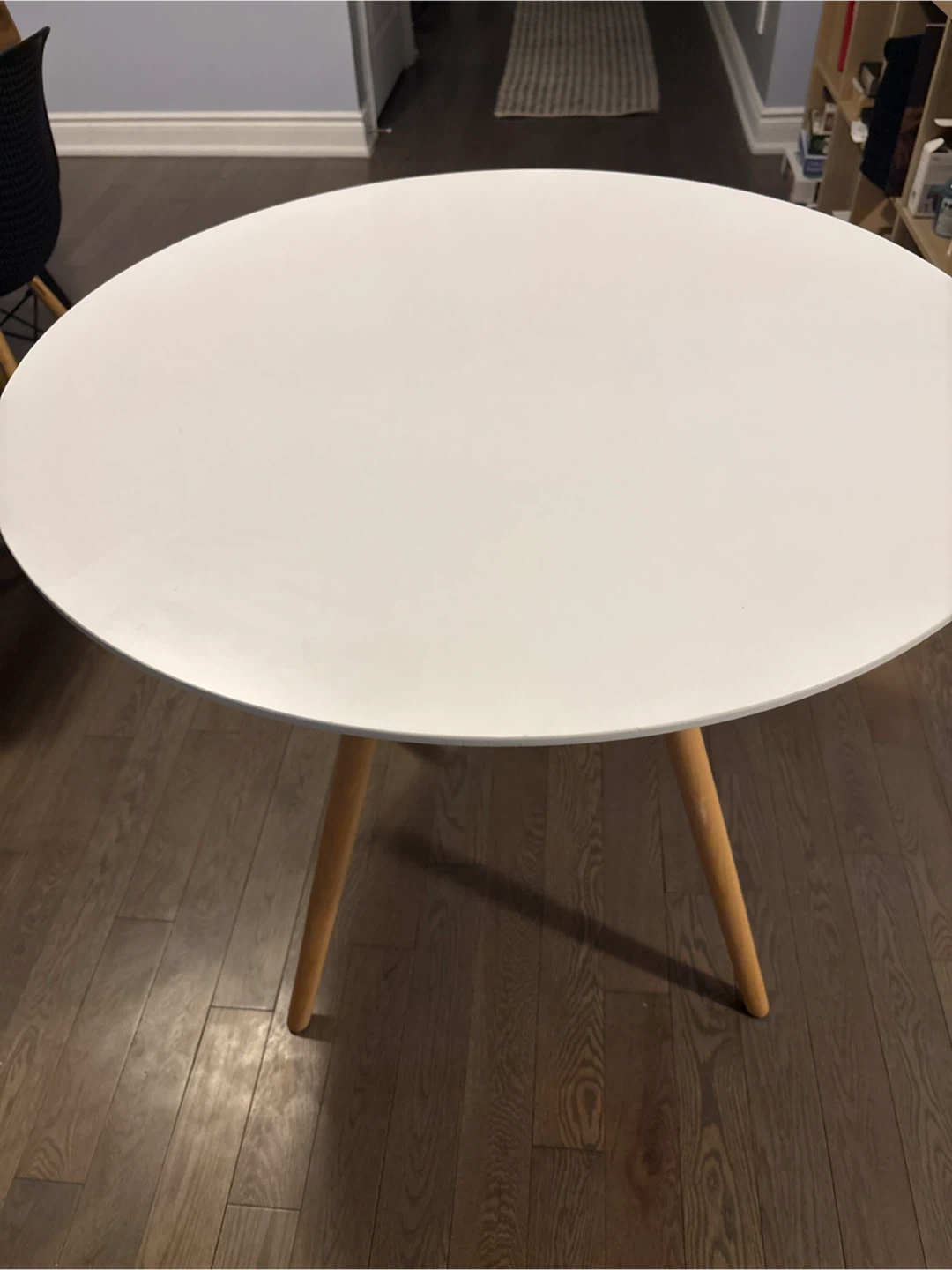 Round White Dining Table - photo 3