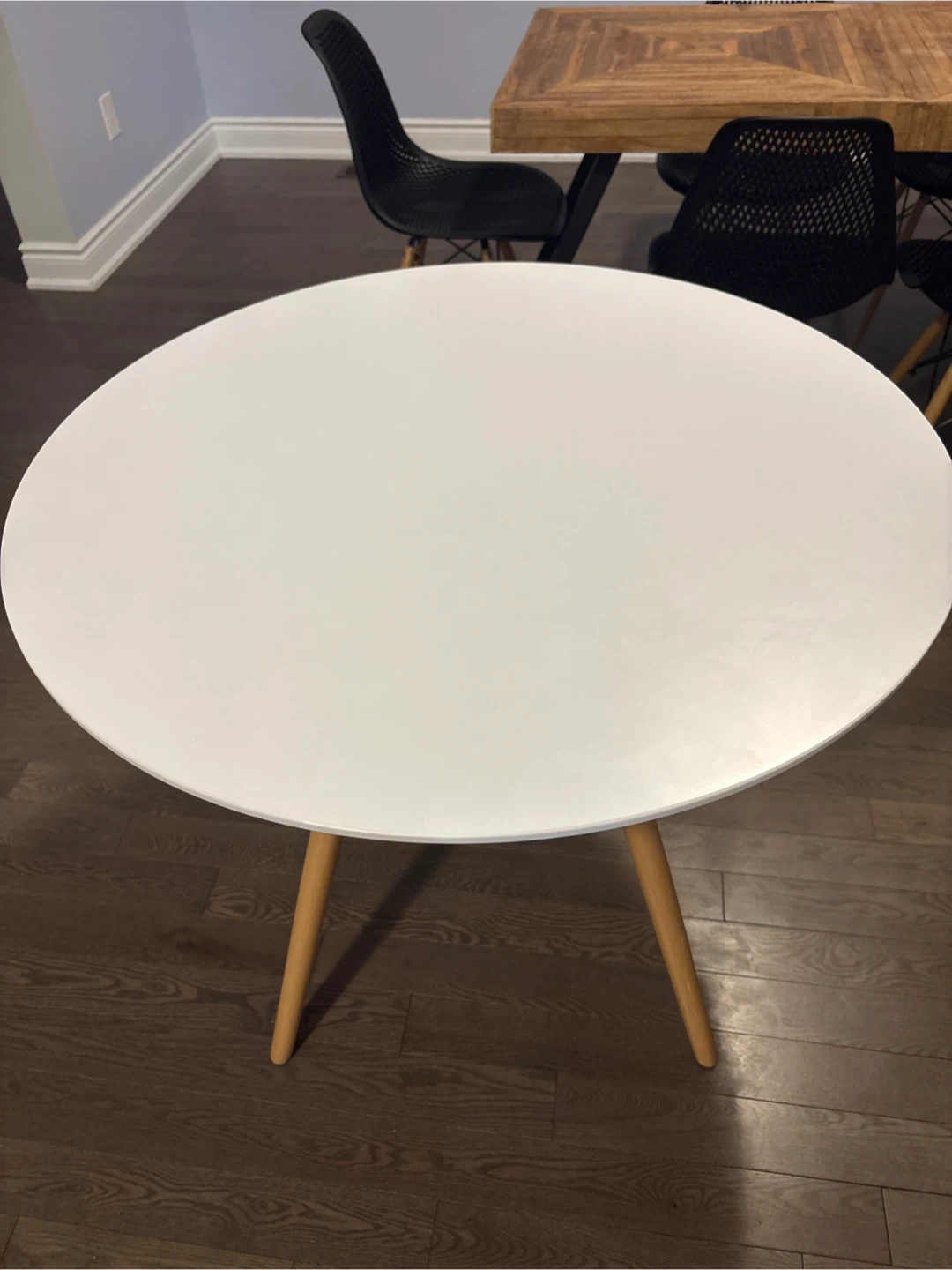Round White Dining Table - photo 2