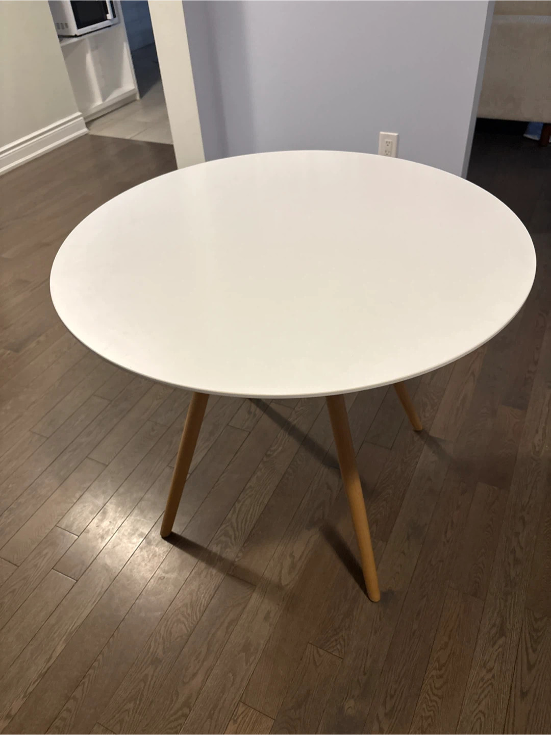 Round White Dining Table - photo 4