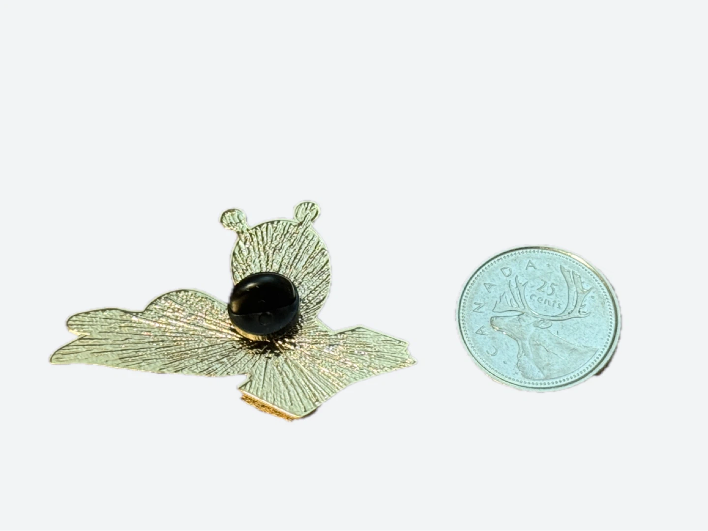 NEW Green Alien Reading Enamel Pin - photo 4