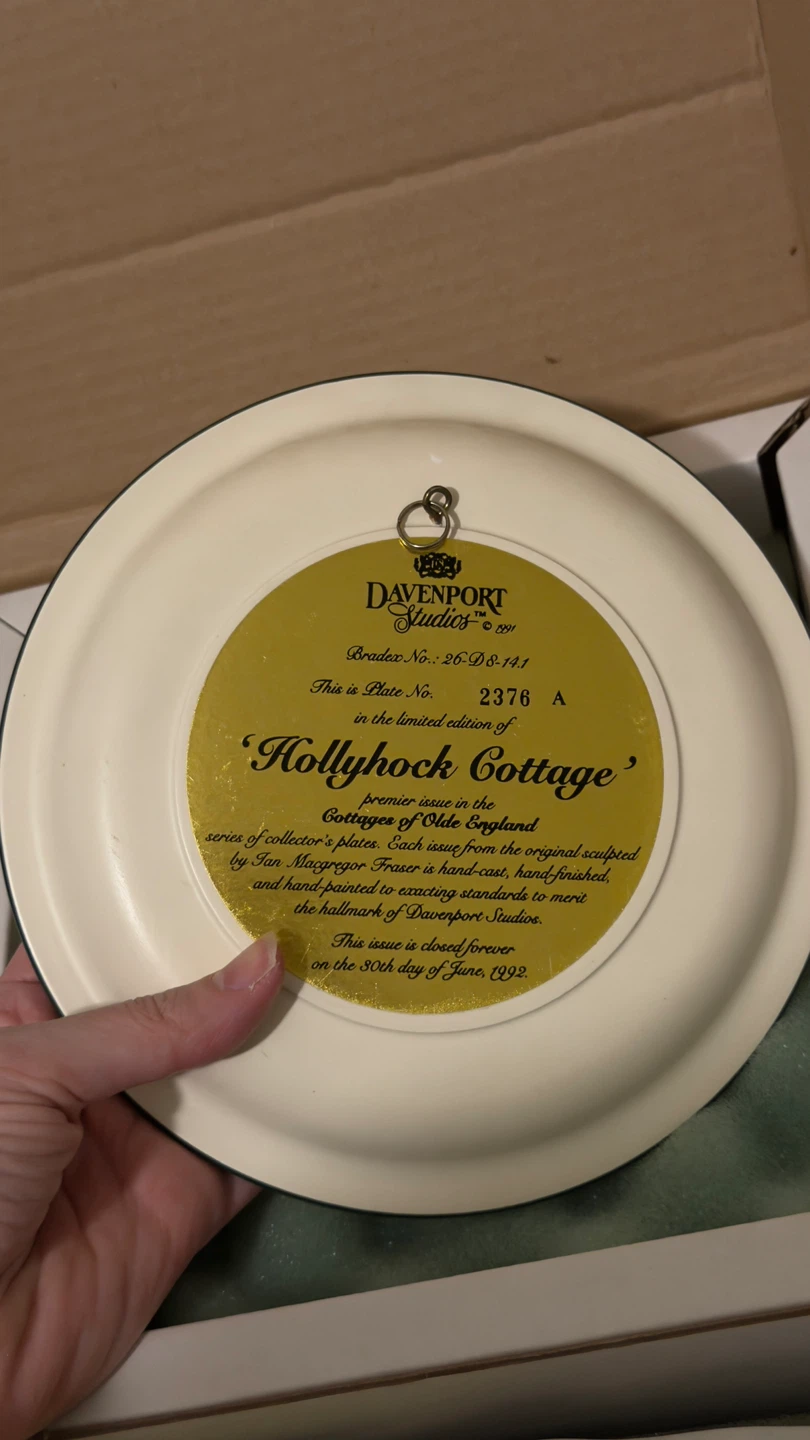 Davenport Studios 'Hollyhock Cottage' Plate - photo 3