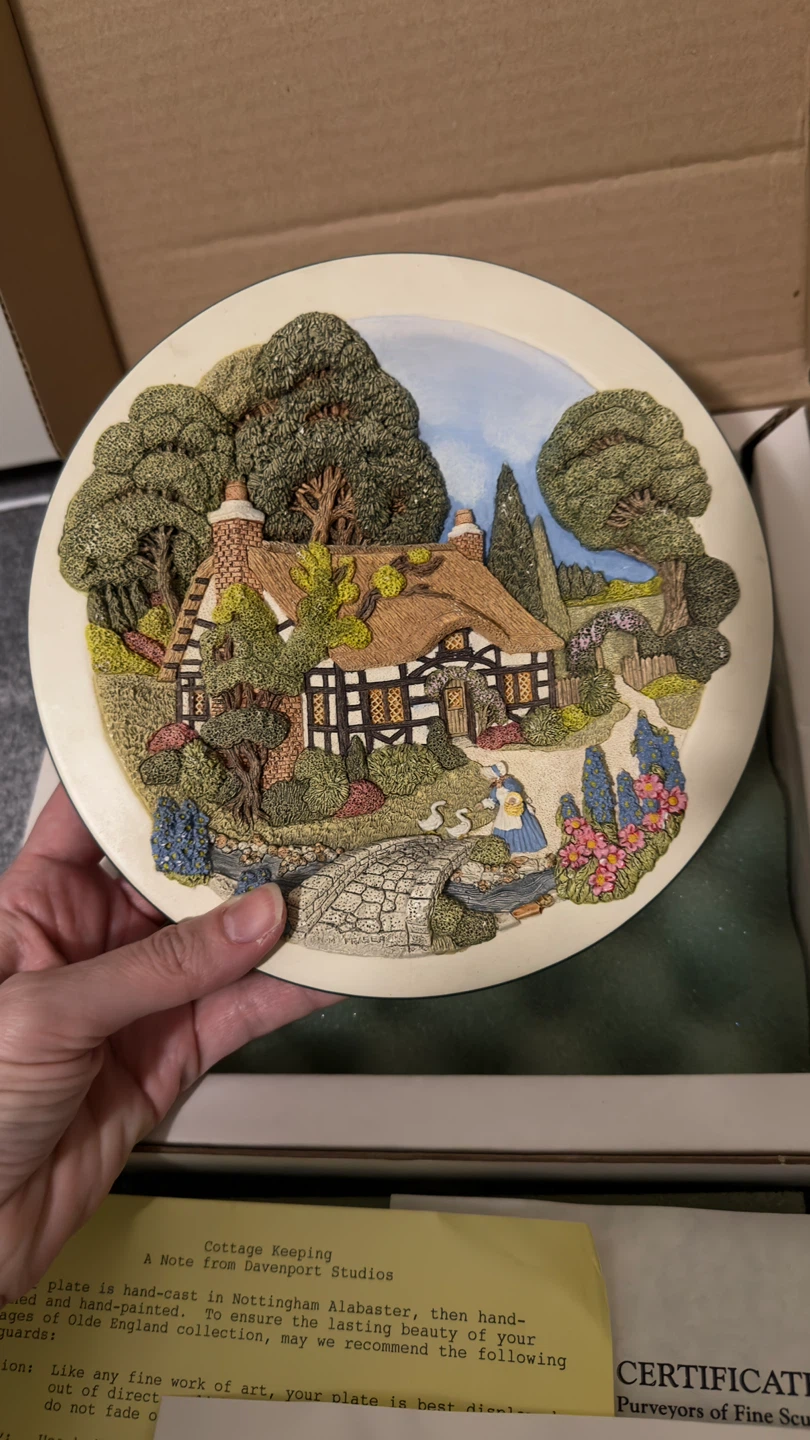 Davenport Studios 'Hollyhock Cottage' Plate - photo 2