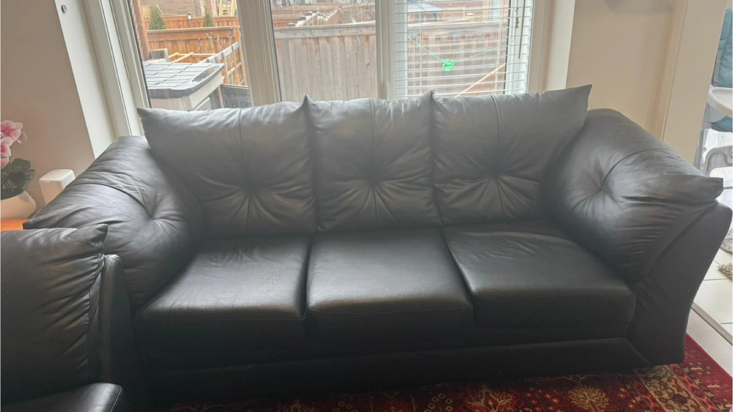 Black faux Leather Sofa - Gently Used ❤️ - photo 2