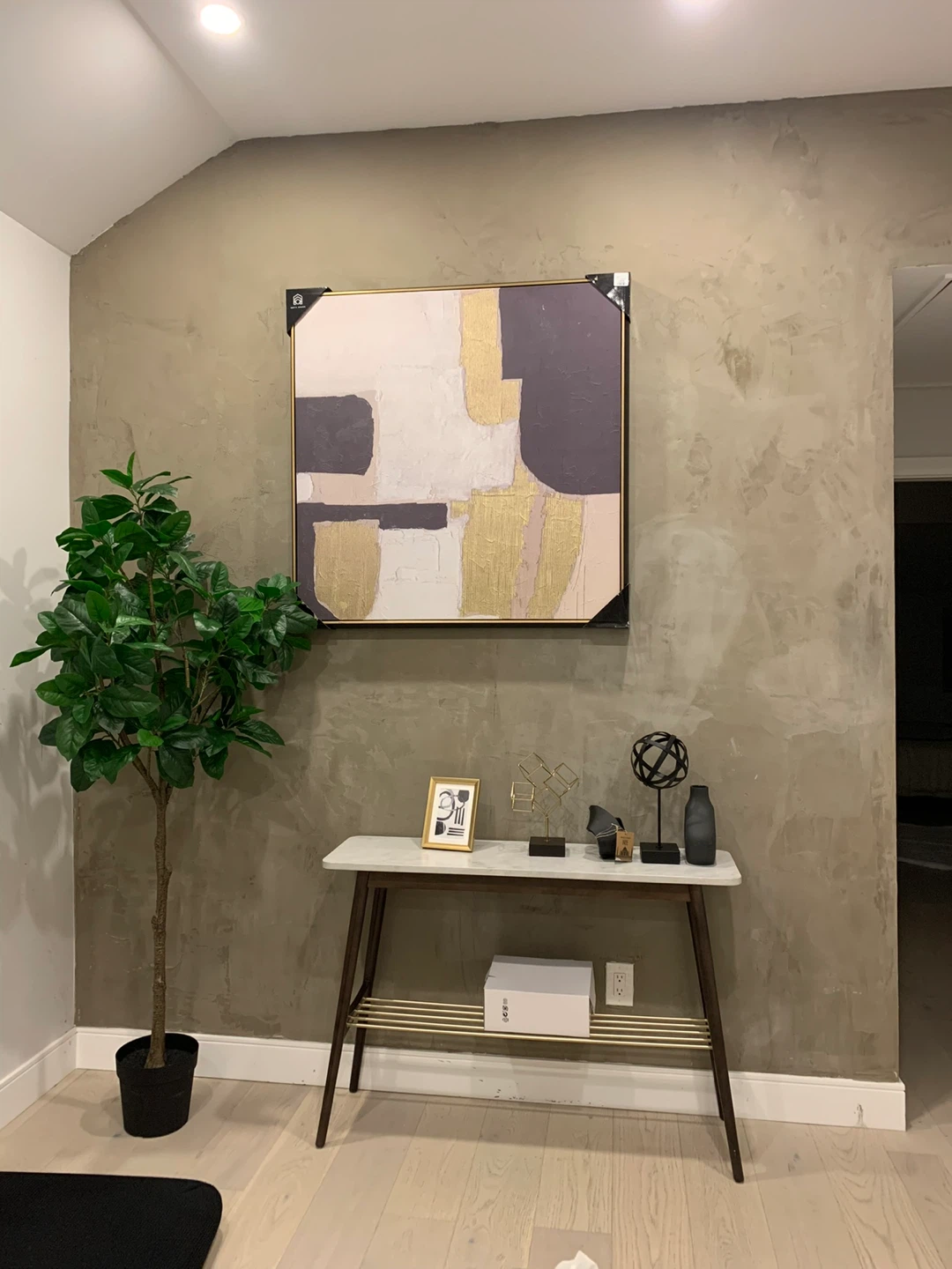 console table - photo 2