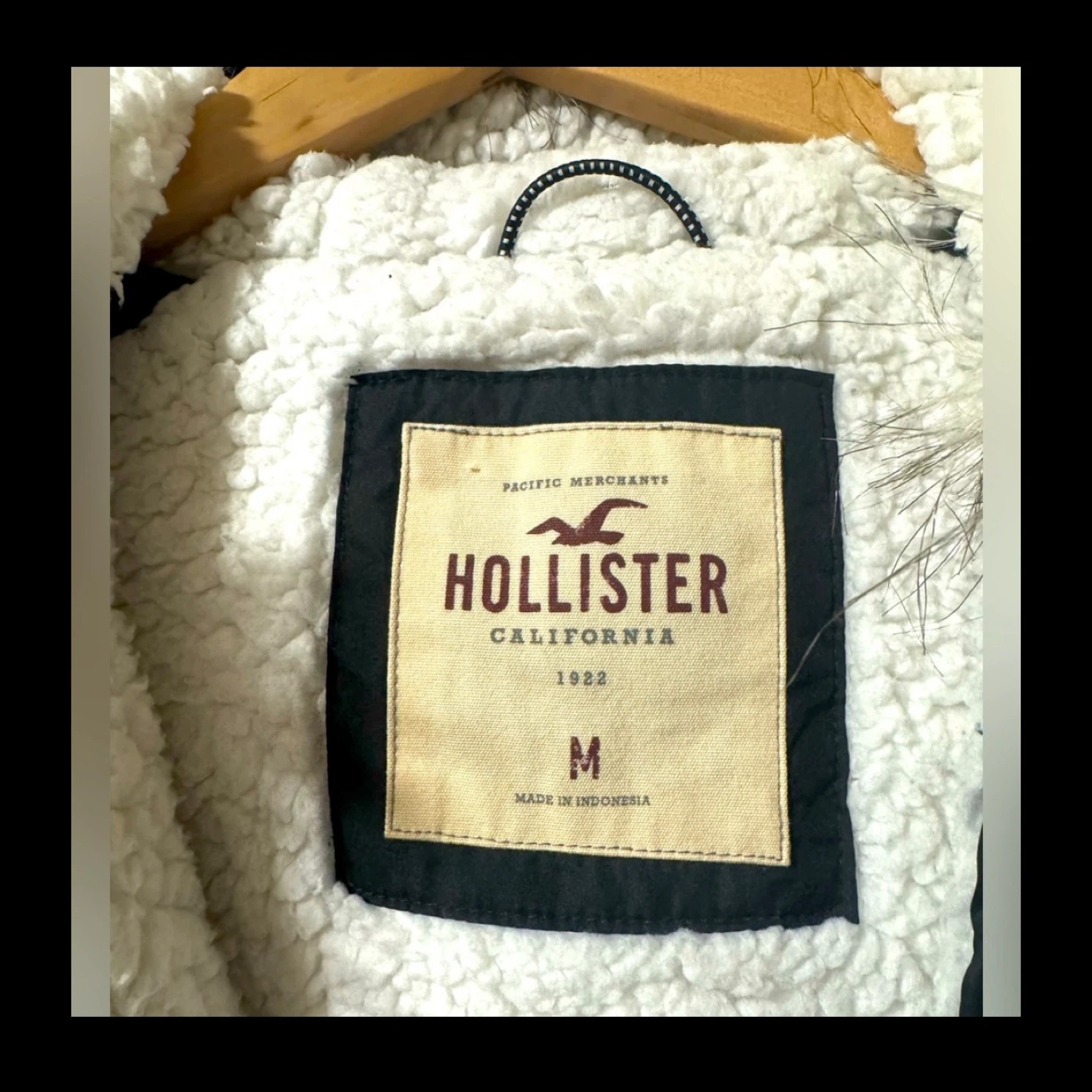 Hollister Black Puffer Vest with Faux Fur Hood - Size M - photo 5