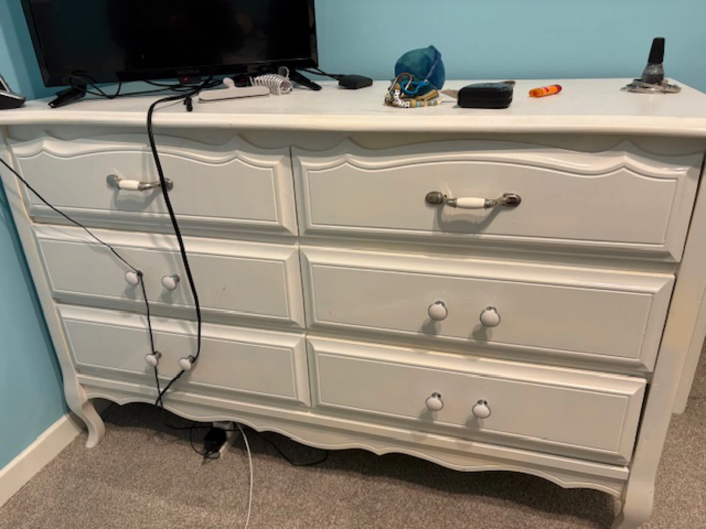 White 6-Drawer Dresser