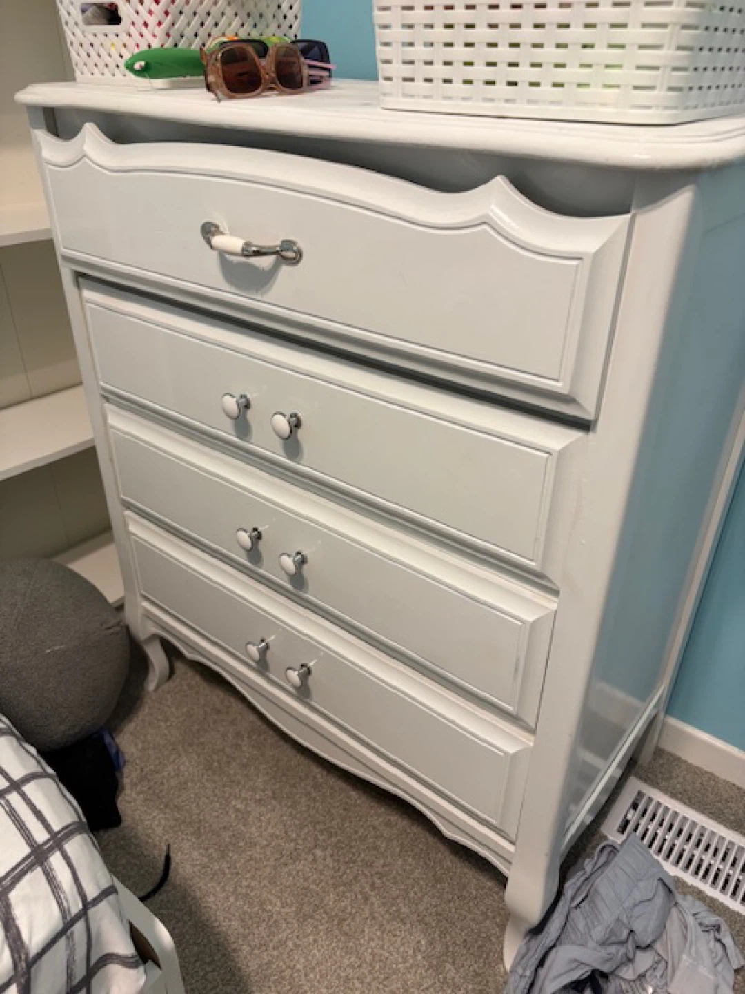 White 4-Drawer Dresser
