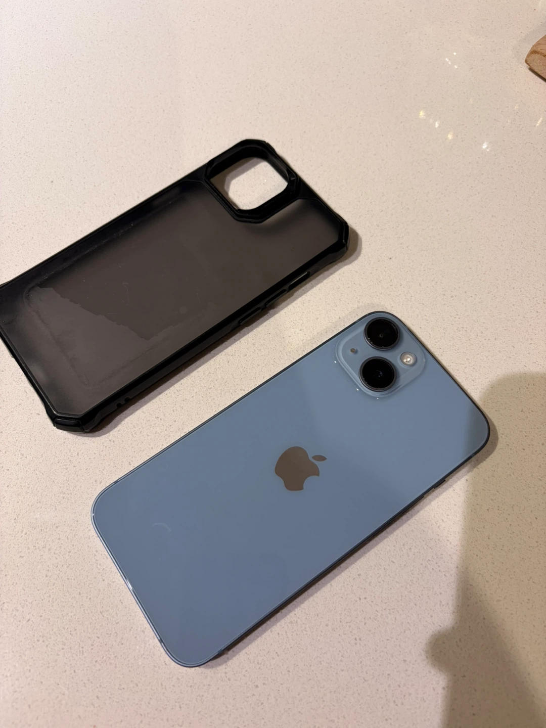 iPhone 14 Blue with Case 128 GB - photo 2