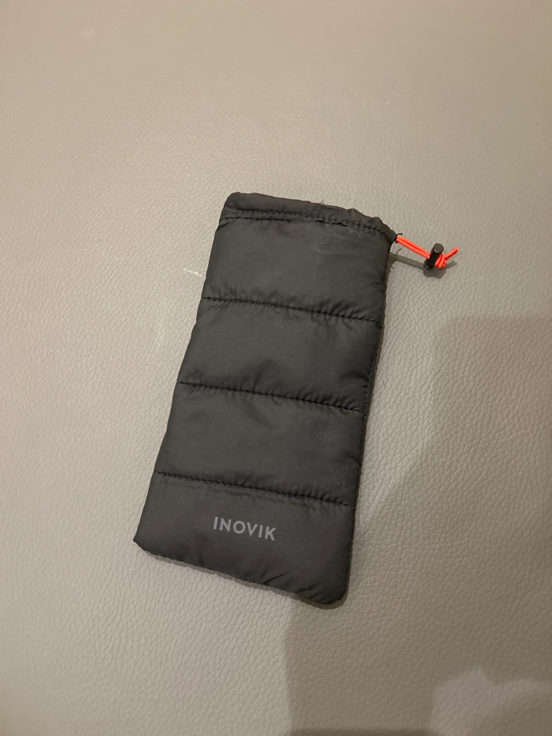 Insulated phone sleeve