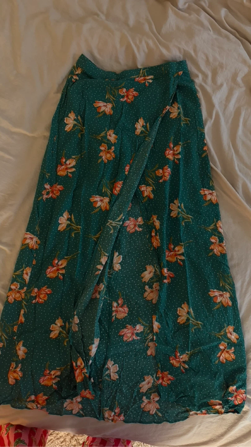 Forever 21 Floral Skirt - Size M - photo 2