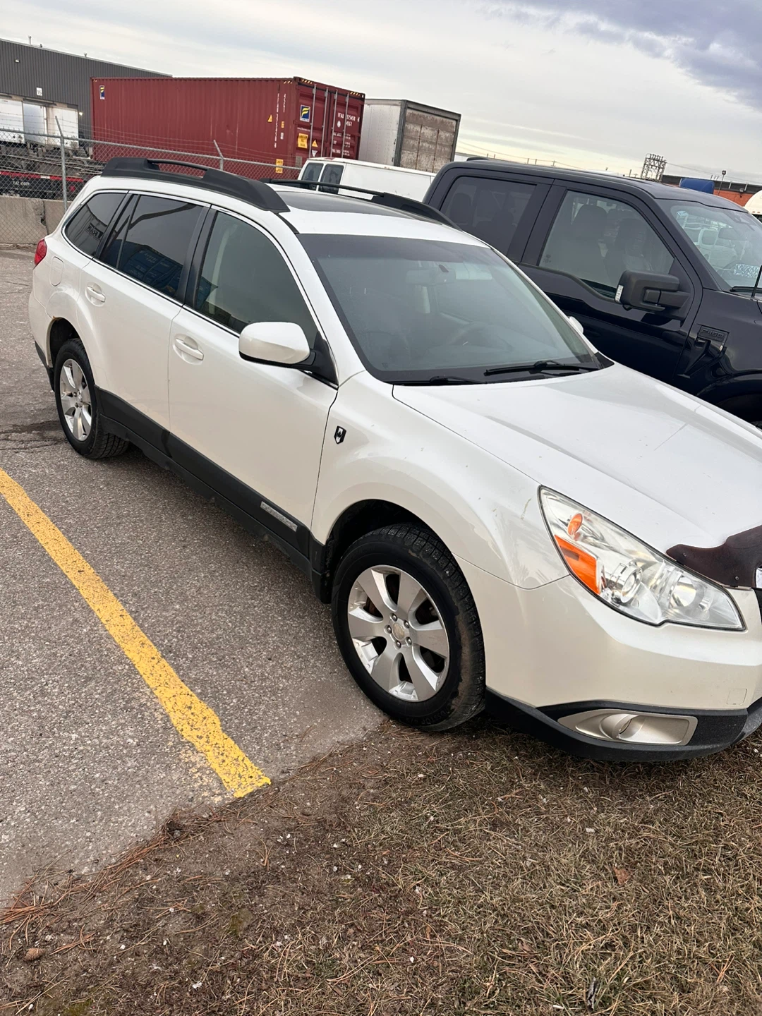 White Subaru Outback - photo 2