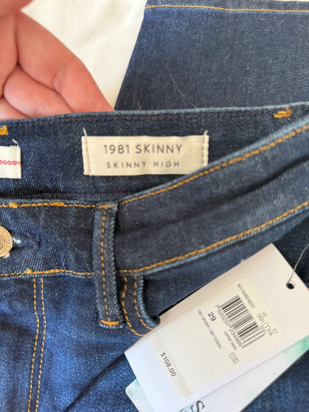 **Brand New** Guess 1981 Skinny Jeans - Size 29 - photo 3