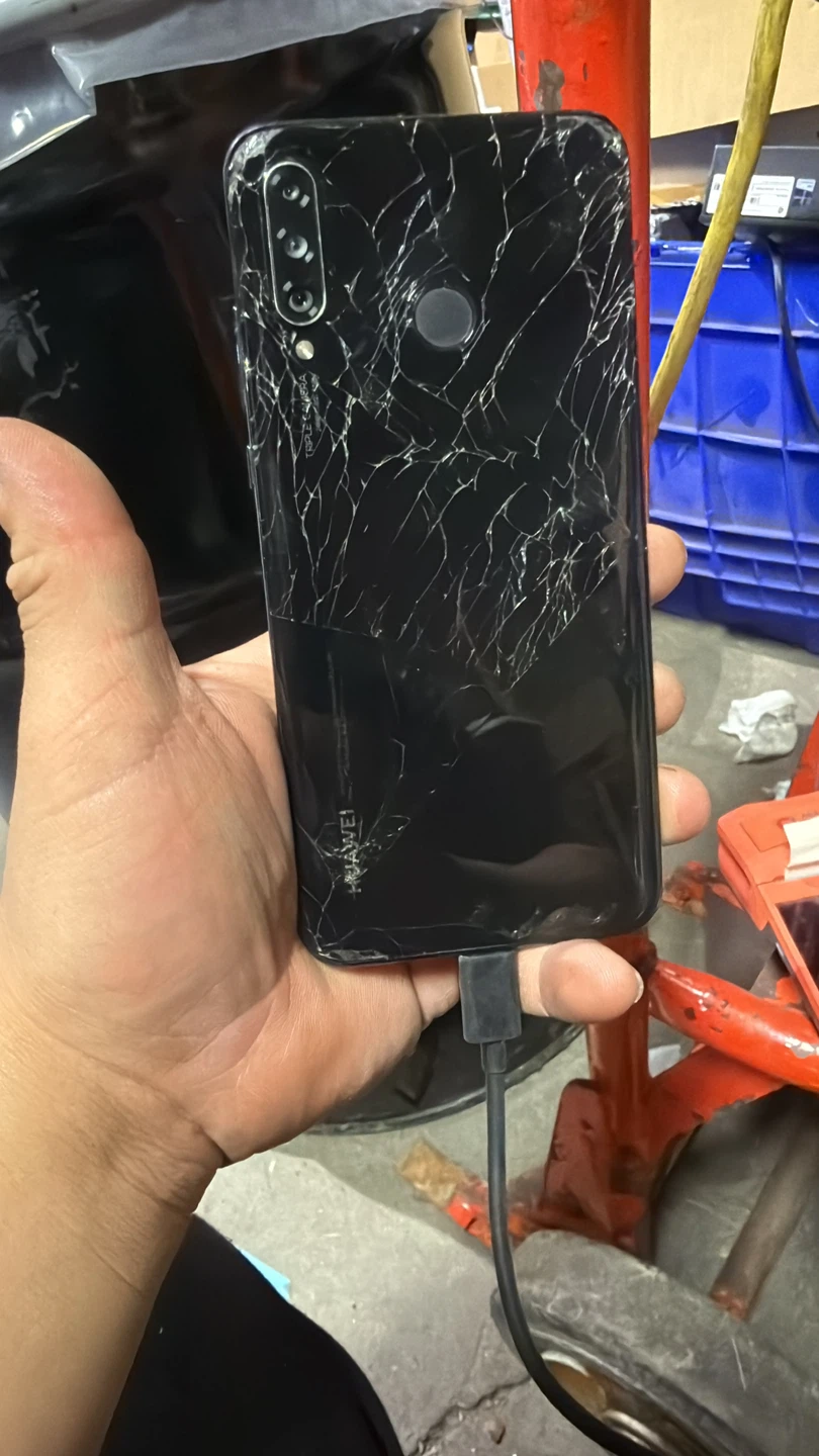 Huawei P30 Lite - Cracked Screen - photo 3