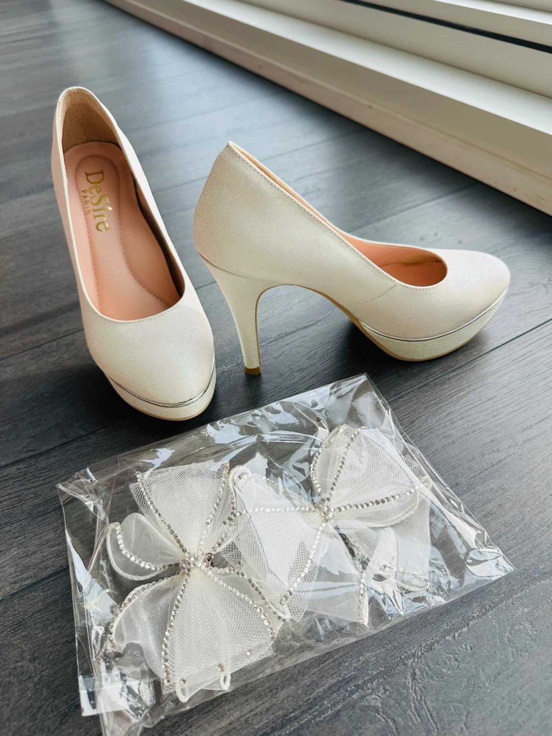 New White Sparkly Heels w/ Bows - photo 2