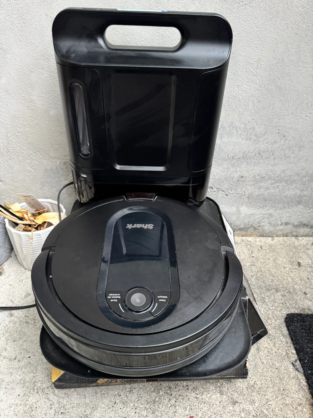 Shark Robot Vacuum - Black