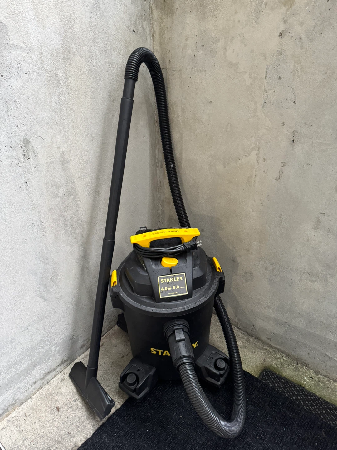 Stanley 4.0 Peak HP Wet/Dry Vacuum
