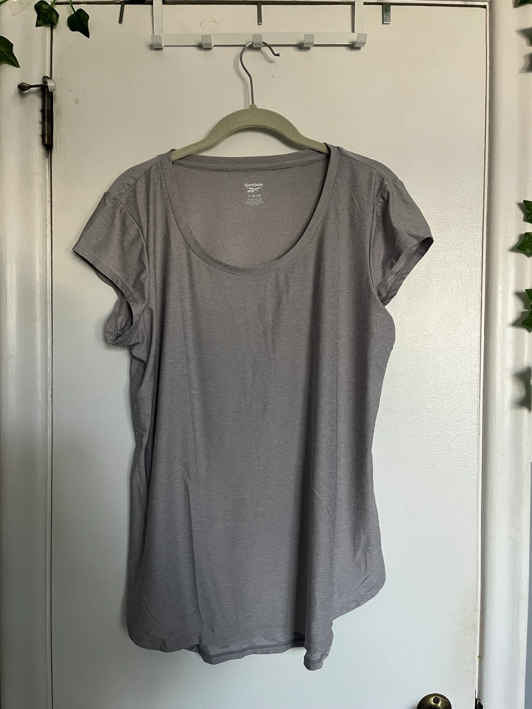 Reebok Grey T-Shirt - Size L