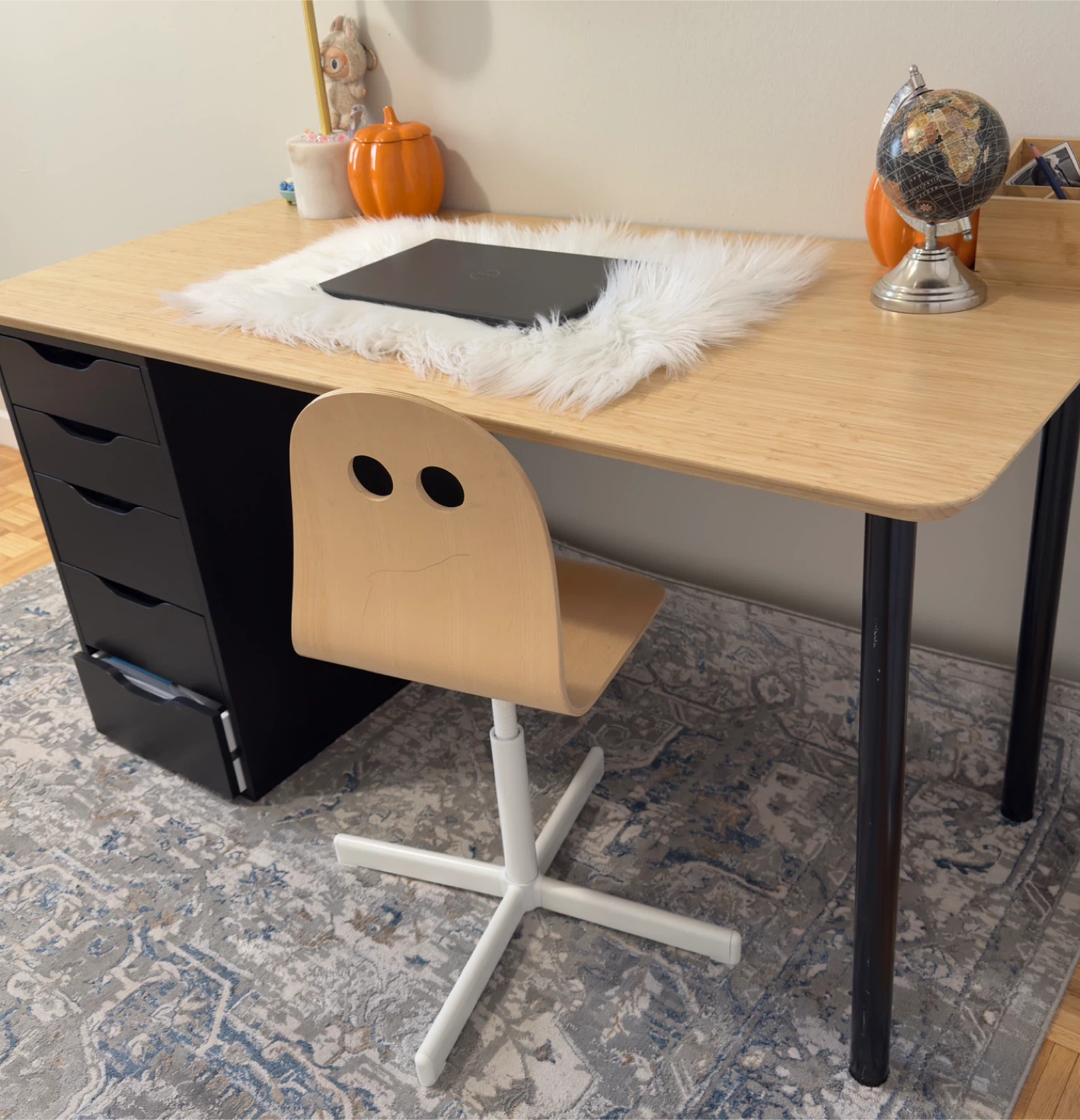 Kids Desk and Chair Set