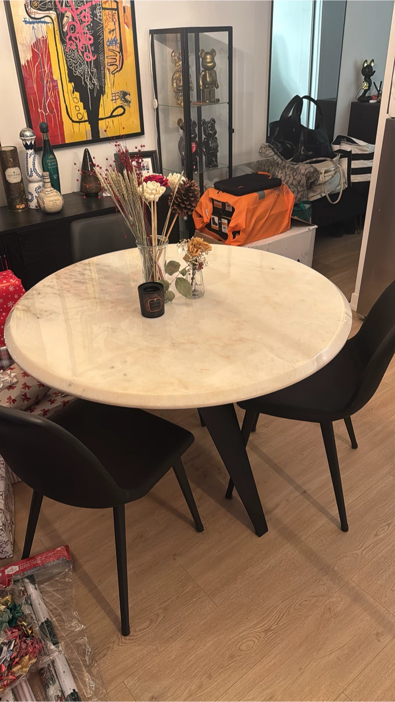 EQ3 Mesa Round Dinette Table